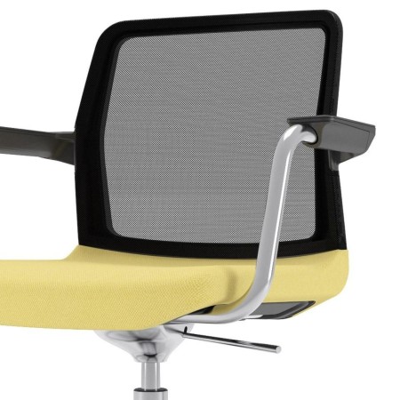 Siège haut réglable avec repose-pieds WIND et assise confortable et dossier en maille.