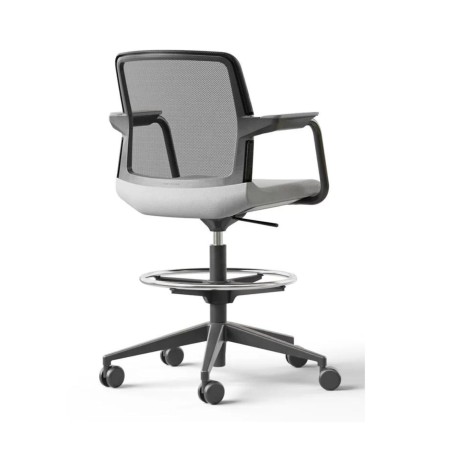 Chaise haute pivotante pour bureau WIND vue de dos avec dossier résille.