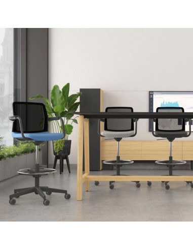Chaise haute sur roulettes WIND avec accoudoirs en entreprise à Lausanne.