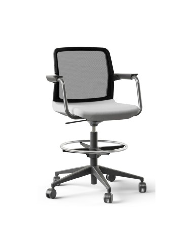 Chaise haute WIND sur roulettes avec dossier bas en maille, repose-pieds circulaire.