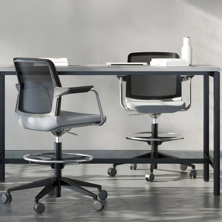 Chaise haute WIND sur roulettes avec dossier bas en maille, repose-pieds circulaire. 2