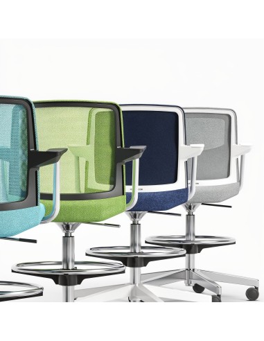 Divers coloris de la chaise WIND haute pivotante sur roulettes.