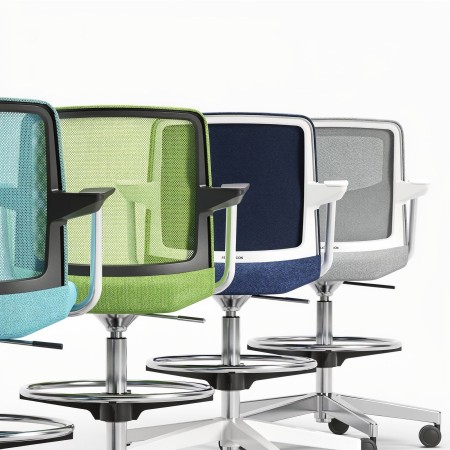 Divers coloris de la chaise WIND haute pivotante sur roulettes.