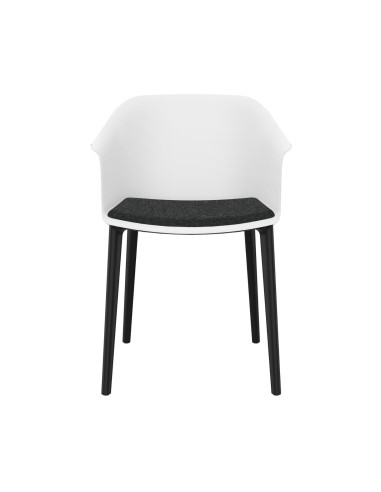 Chaise blanche POLYTONE C avec coussin et 4 pieds en nylon noir vue de face.