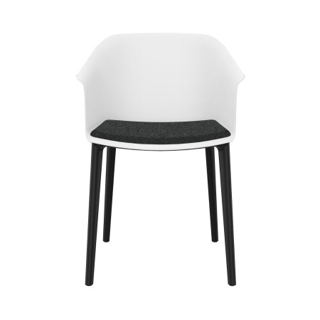 Chaise blanche POLYTONE C avec coussin et 4 pieds en nylon noir vue de face.