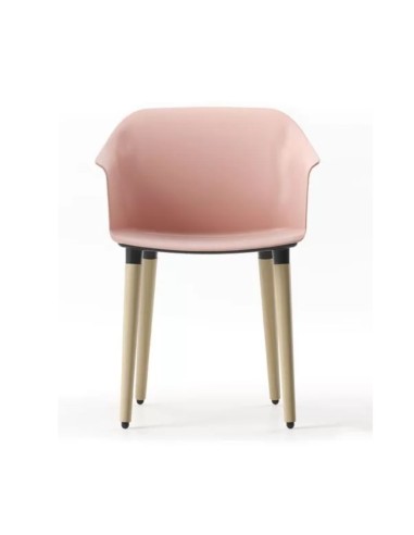 Chaise visiteur rose POLYTONE-C avec pieds en frêne de face.