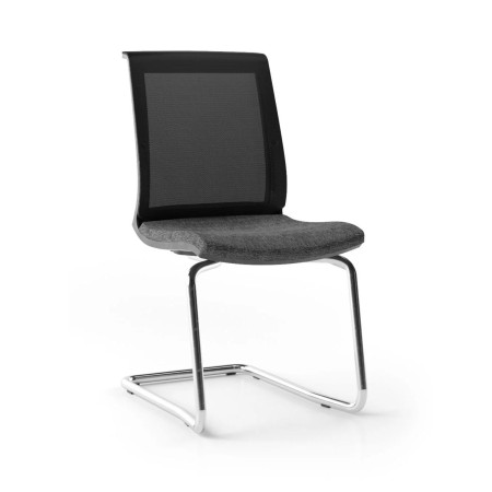 Chaise réunion noire EVA avec dossier résille et pied traîneau chromé.