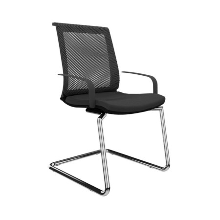 Chaise visiteur résille sur piètement luge chromé avec accoudoirs plastique EVA.
