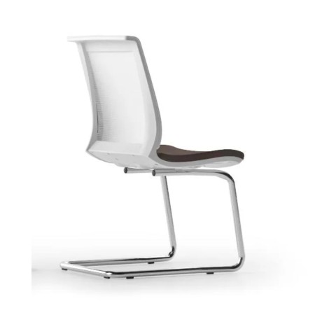 Fauteuil de bureau avec dossier résille EVA piètement chromé en luge.