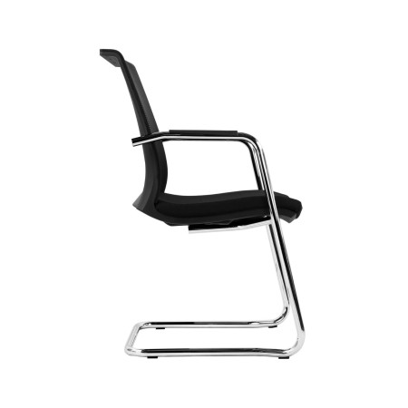 Vue de profil de la chaise EVA avec accoudoirs chrome et dossier maille.