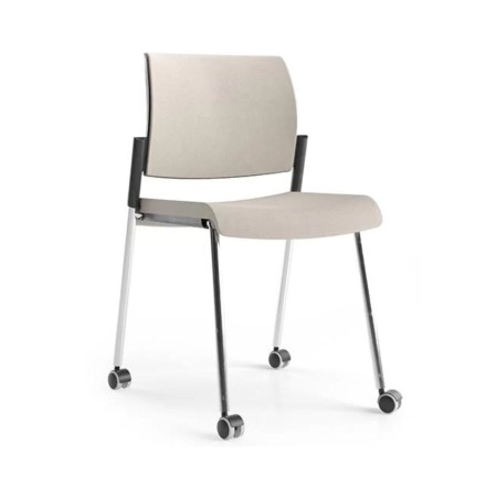Chaise de réunion AURA rembourrée sur roulettes avec structure chromée empilable.