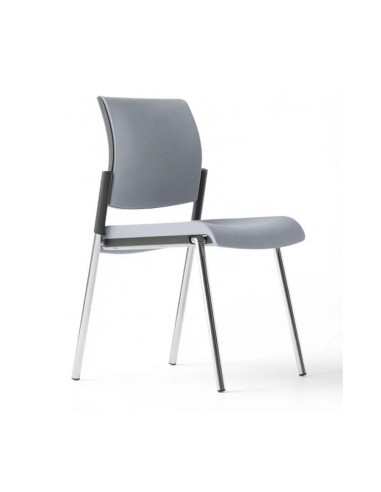 Chaise empilable conférence AURA avec 4 pieds chromés et assise rembourrée.