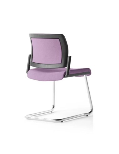 Chaise cantilever violette AURA avec assise rembourrée.
