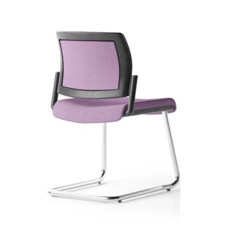 Chaise cantilever violette AURA avec assise rembourrée.