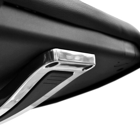 Réglage de la hauteur de la chaise de réunion AURA en noir.