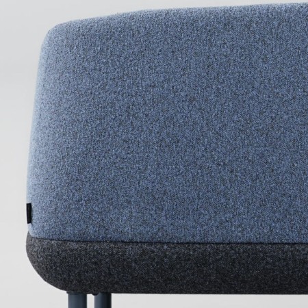 Dos rembourré du canapé bleu royal KOPA avec deux tons pour espaces professionnels design.