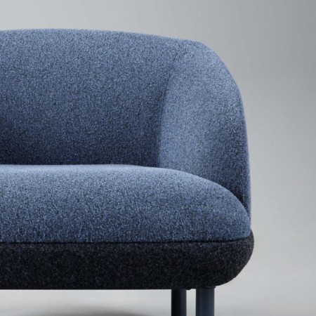 Chaise lounge KOPA assise enveloppante avec pieds en métal 1 place.