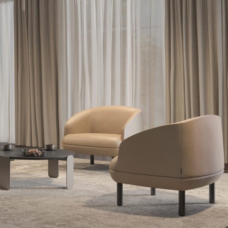 Chaise lounge KOPA bleue avec dossier arrondi et pieds en métal noir. 2