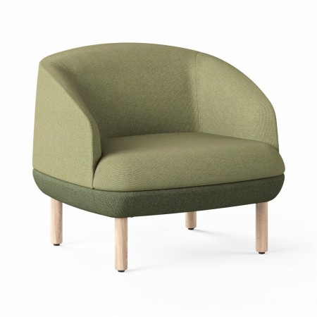 Fauteuil lounge KOPA vert avec dossier arrondi et pieds en frêne massif.