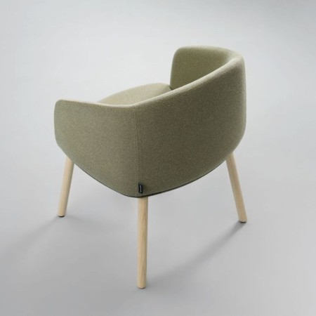 Fauteuil lounge KOPA 63 x 60,5 cm pieds en frêne massif vu de haut.