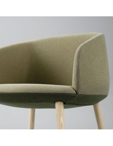 Fauteuil lounge KOPA bicolore personnalisable pieds en frêne massif.