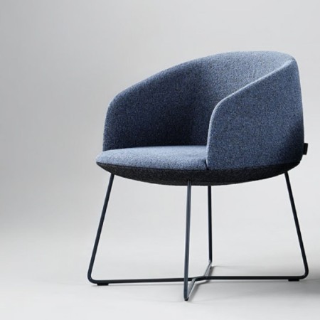 Fauteuil bleu visiteur pour accueil KOPA 63 x 60,5 cm piètement luge.