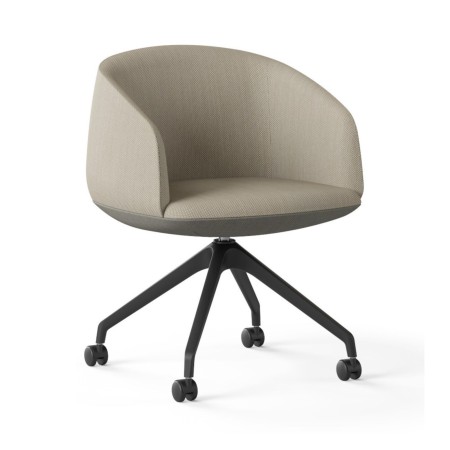 Fauteuil réunion KOPA beige avec base pyramide noire et roulettes.