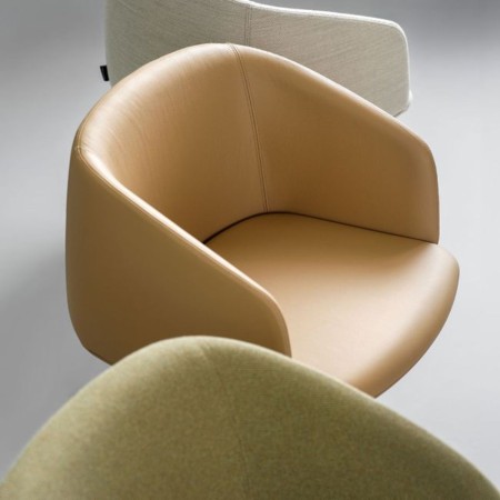 KOPA fauteuil lounge compact pour les espaces professionnels en cuir.