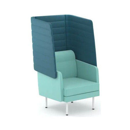 Fauteuil lounge ARCIPELAGO avec haut dossier bleu, assise rembourrée bleu clair et pieds en bois.