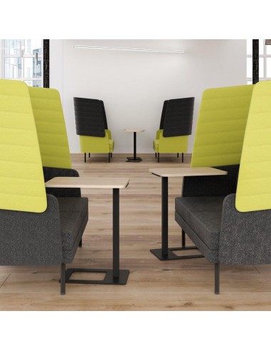 Salle de réunion à Sierre avec canapés noirs et dossier haut jaune ARCIPELAGO design.