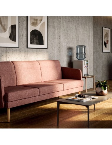 Canapé 3 places ARCIPELAGO installé dans un hall d'accueil moderne avec mobilier lounge professionnel à Sion.