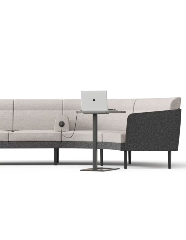 Canapé modulaire ARCIPELAGO avec table d'appoint et prise électrique pour espaces d'accueil d'entreprise.