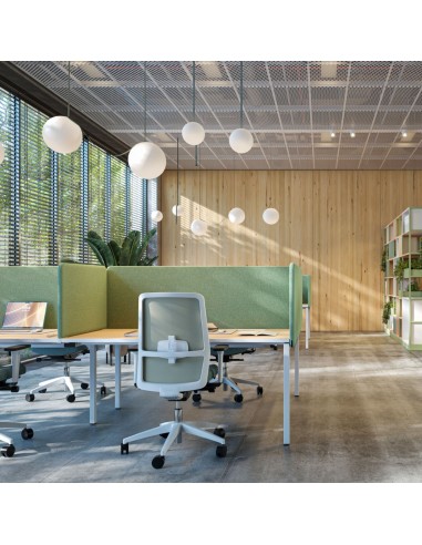 Cloison acoustique latérale TOP 530 dans un espace de travail moderne à Lausanne.