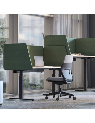 Bureaux open space équipés d'écrans acoustiques latéraux chanfreinés TOP 530 à Lausanne.