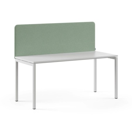 Écran acoustique frontal TOP 530 vert installé derrière un bureau blanc.
