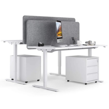 Duo de bureaux avec panneaux acoustiques gris centraux TOP 530 espace de travail ergonomique.