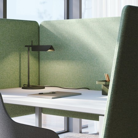 Poste individuel de travail avec écran acoustique TOP 530 pour bureau en entreprise.