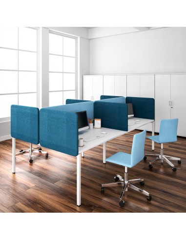 Bench NOVA 4 postes avec un écran acoustique quadrangulaire TOP 530 dans un bureau à Sion.