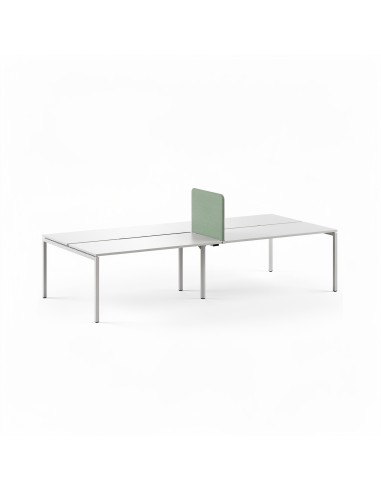 Écran acoustique quadrangulaire TOP 530 installé sur un bench NOVA à 4 postes.