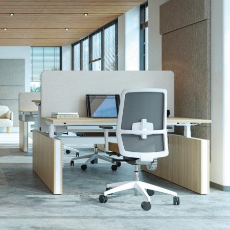 Séparateur haut pour bench assis-debout MOTION TOP 530 dans un espace partagé de travail à Montreux.