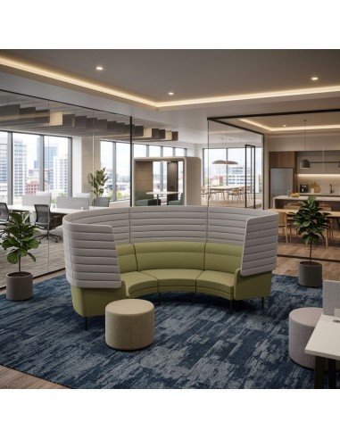 Canapé lounge incurvé ARCIPELAGO avec haut dossier créant un espace de réunion confidentiel dans un open space.