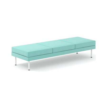 Banquette lounge ARCIPELAGO trois places sans dossier en tissu.