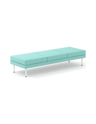 Banquette lounge ARCIPELAGO trois places sans dossier en tissu.