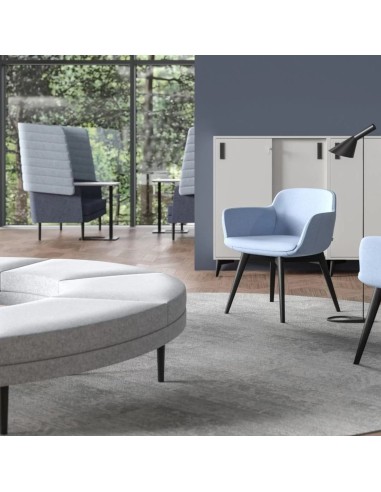 Module d’assise courbe ARCIPELAGO dans un espace lounge professionnel.