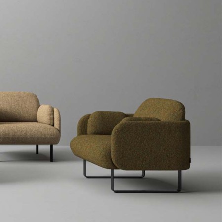 Fauteuil d'accueil design rembourré MYAMI  piètement sled métal.