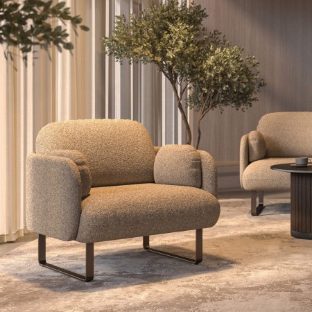 Fauteuil lounge MYAMI aménagé dans un espace d'accueil professionnel contemporain à Genève.