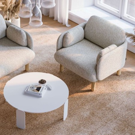 Fauteuil lounge MYAMI en frêne massif dans un espace d'accueil professionnel contemporain à Lausanne.