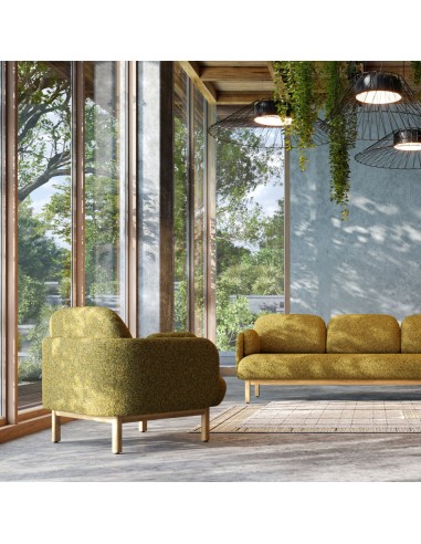Fauteuils et canapé lounge MYAMI avec structure en frêne massif dans un espace d'accueil professionnel lumineux à Sierre.