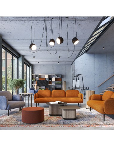 Canapé d'accueil MYAMI trois places aménagé dans un espace lounge professionnel contemporain à Zürich.