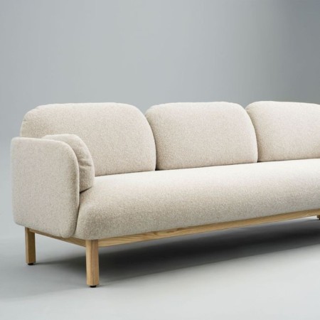 Canapé d’accueil 3 places 225 cm en frêne pour accueil chaleureux professionnel MYAMI.